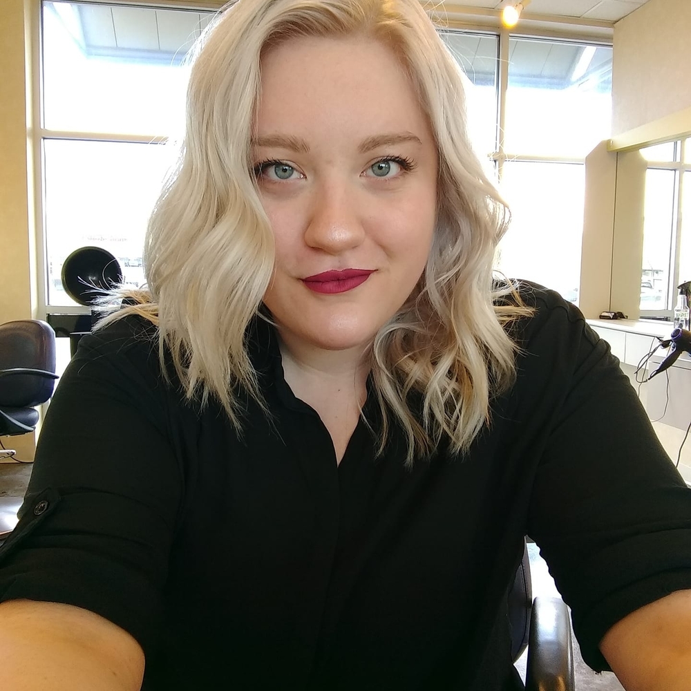 Meet your Posher, Holly